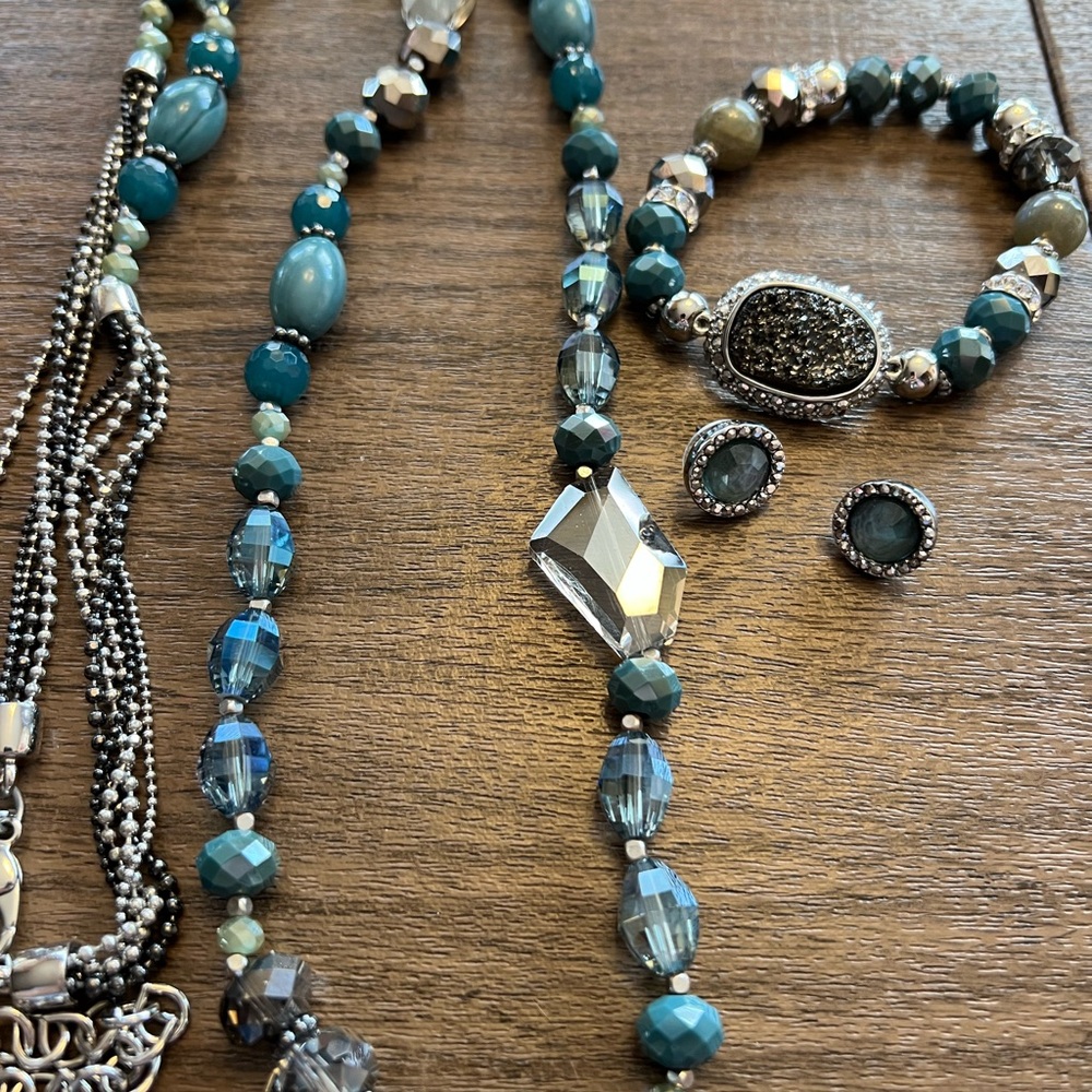 Chico’s 36” beaded necklace, stretch bracelet and post earrings set